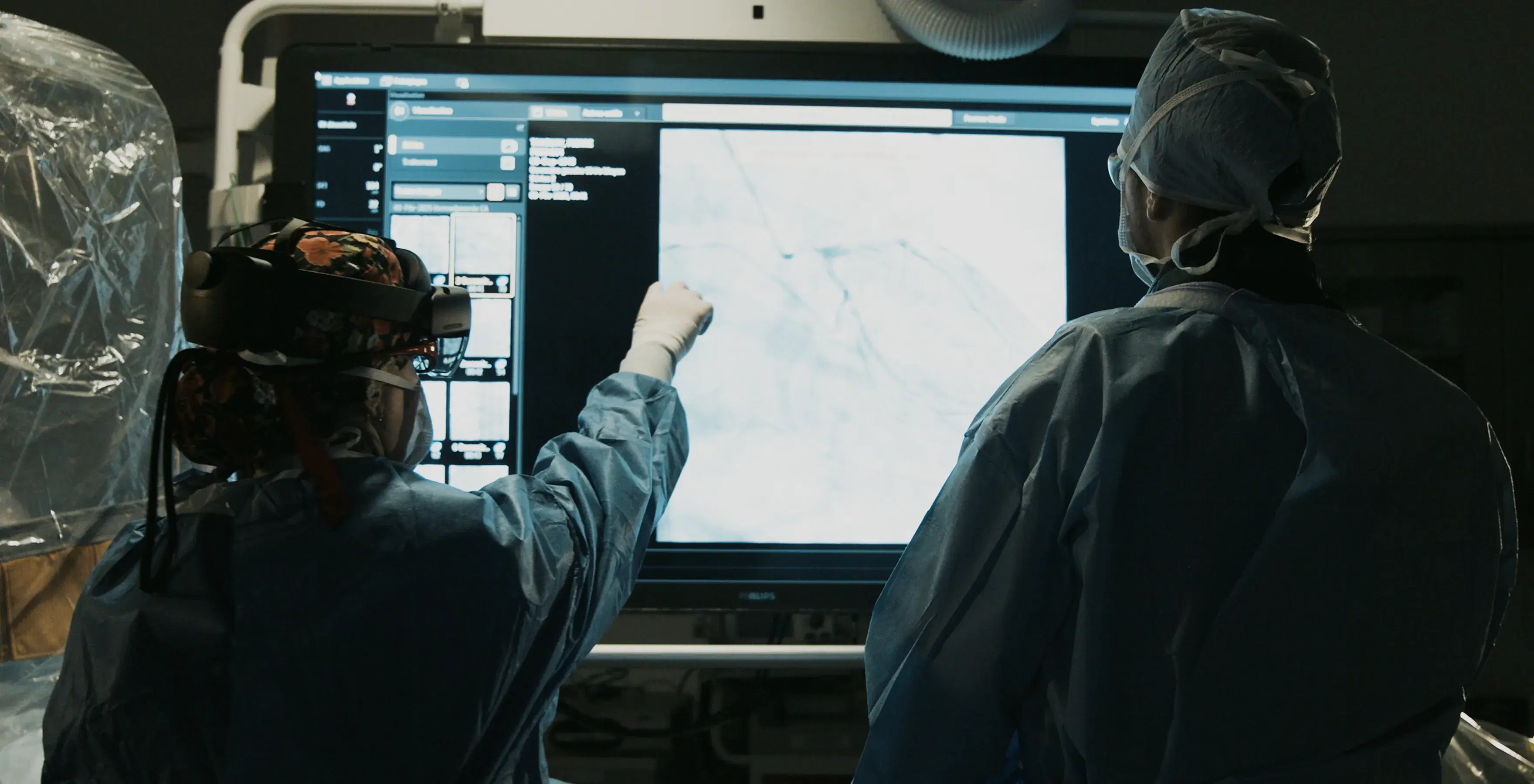 Virtual HoloSim learning module in use