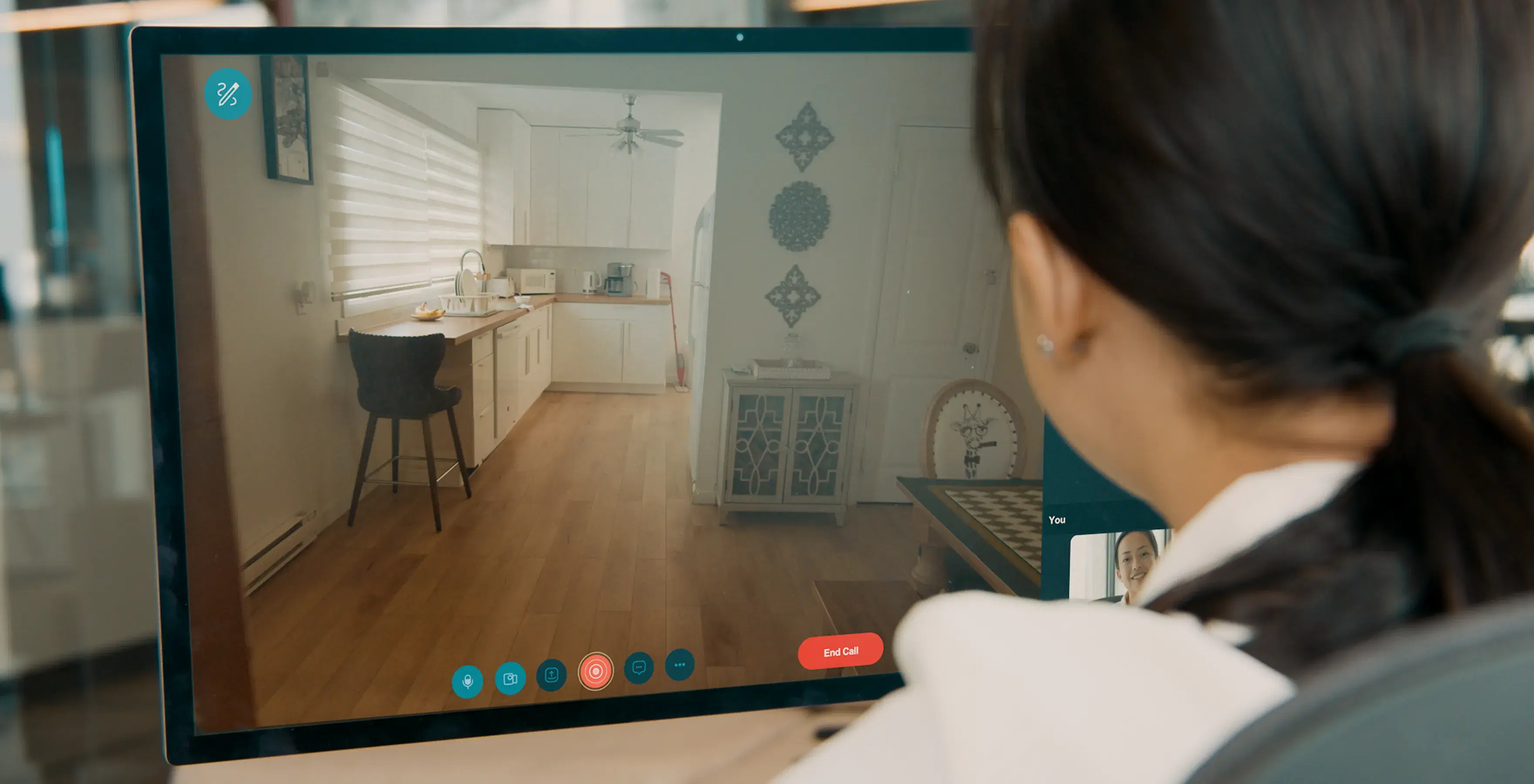 Remote device demo and maintenance session over HoloXR